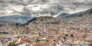 Sergio Mendoza Hochmann/Getty Images Una imagen de la ciudad de Quito, la ciudad natal de Manuela Sáenz 